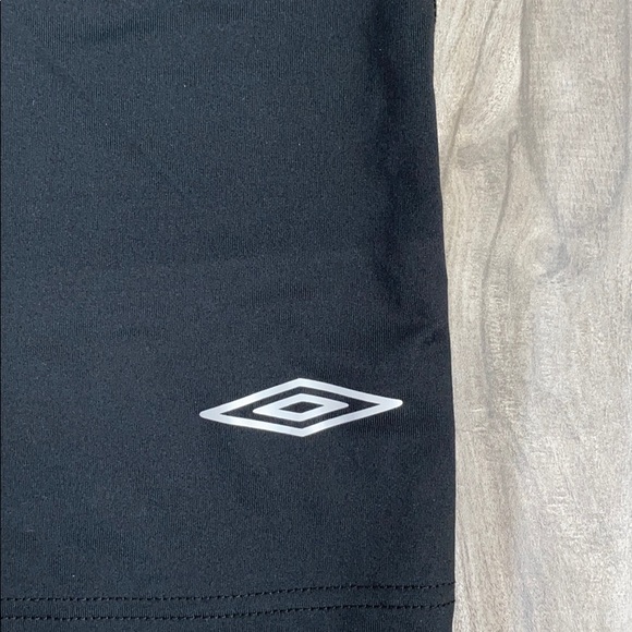 Unisex Umbro shorts - Picture 2 of 4